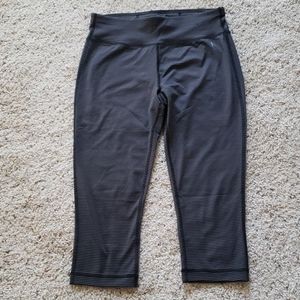 Danskin Now capri leggings